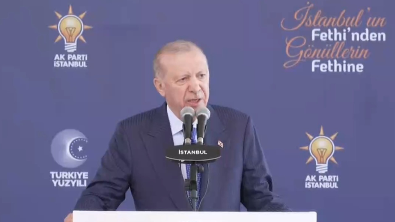 Cumhurbaşkanı Erdoğan: Bayrağımız gökyüzünde nazlı nazlı dalgalansın, fethin 573'üncü yılı kutlu olsun