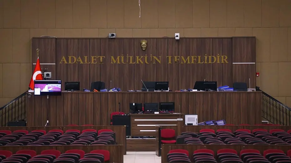 Mahkeme salonunda gerilim. 