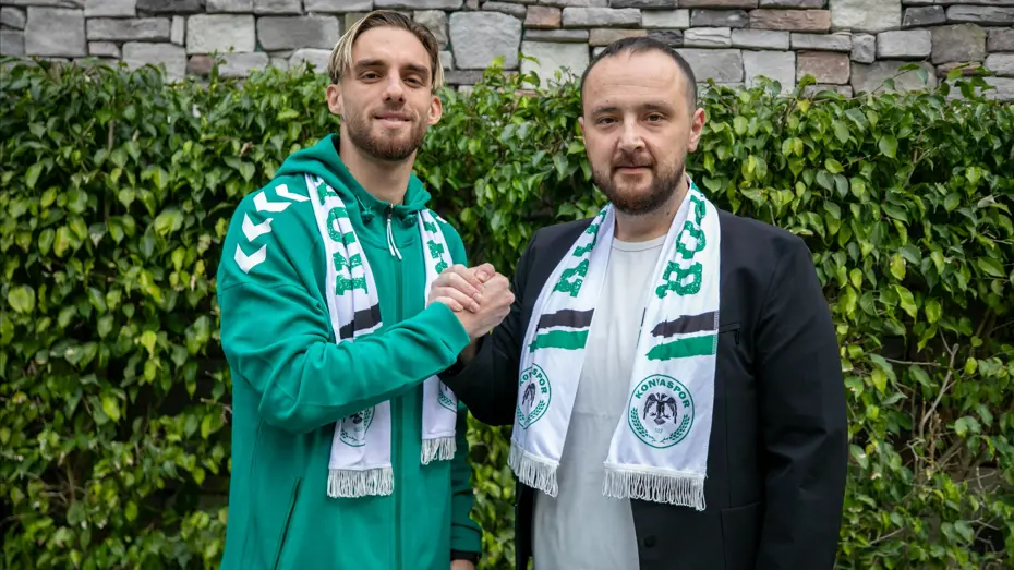 Galatasaray'dan ayrılan Berkan Kutlu, yeni takımına imzayı attı