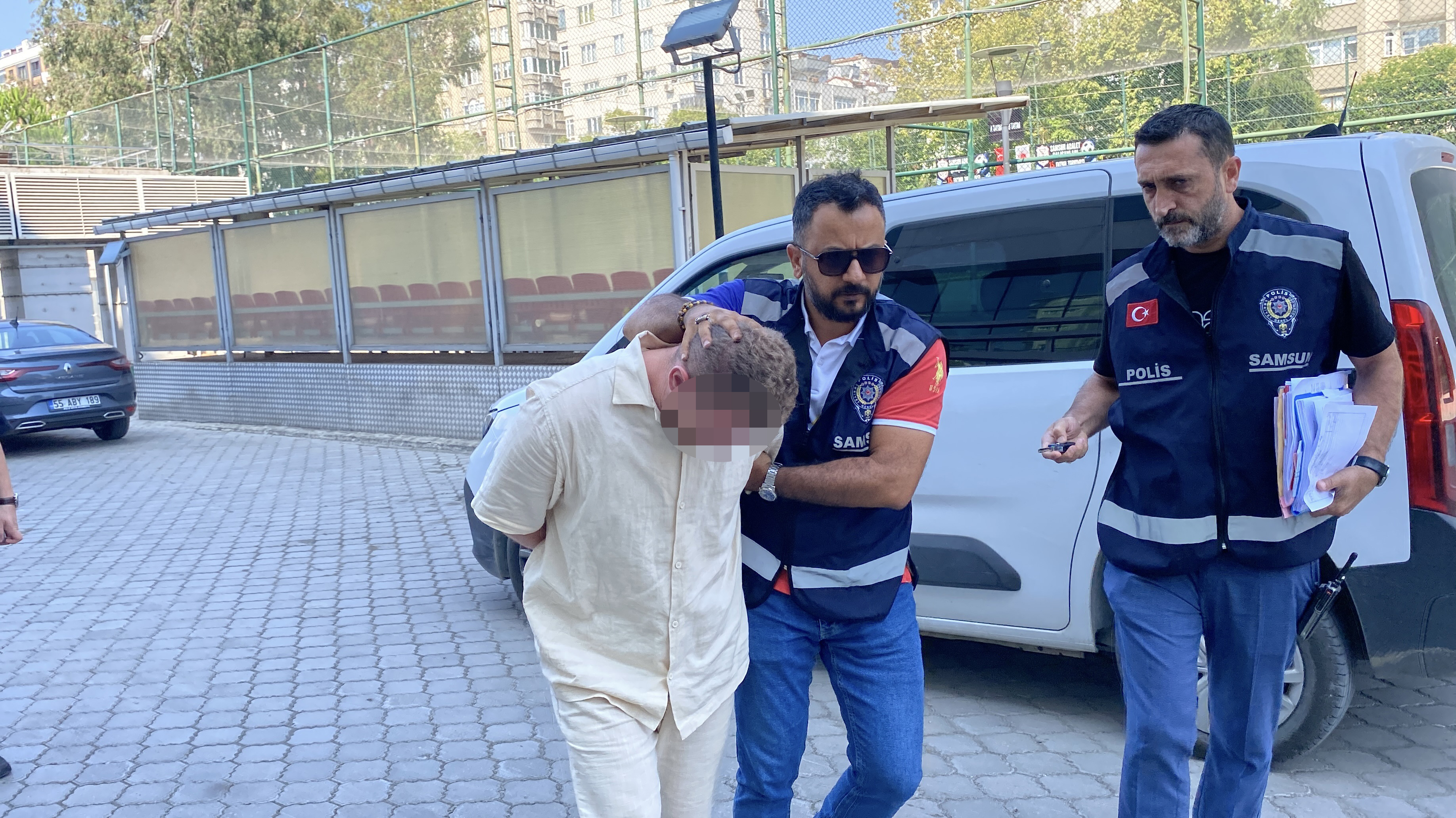 Önce kameraların açısını değiştirdi, sonra lise inşaatını soydu 
