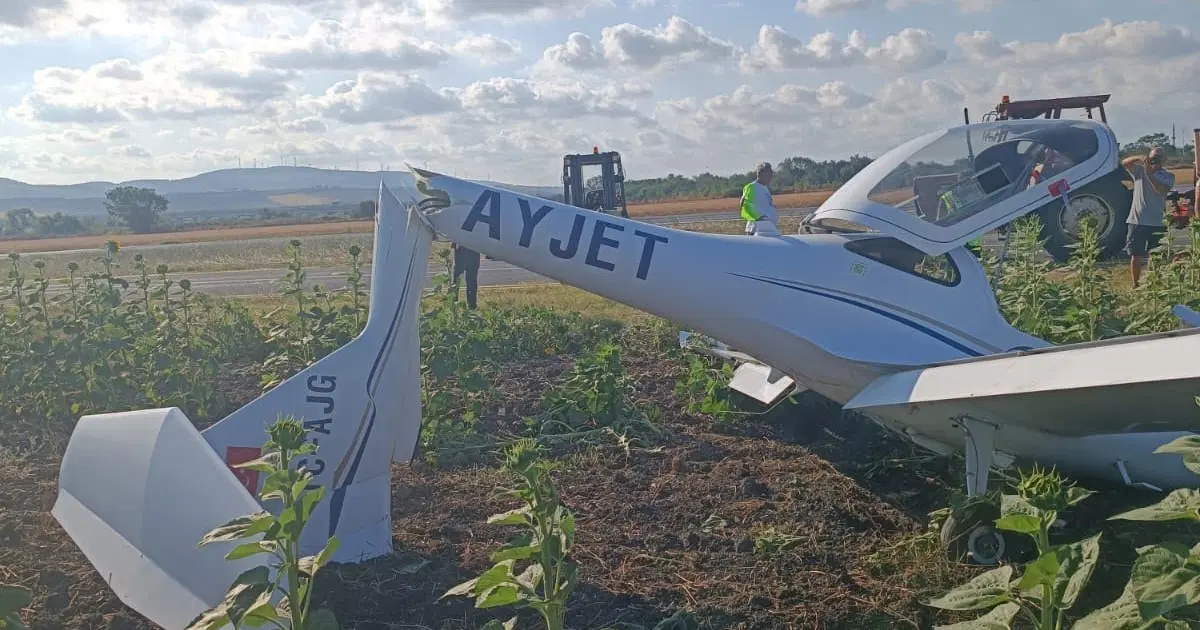 Eğitim uçağı sert iniş yaptı. Öğrenci pilot yaralandı