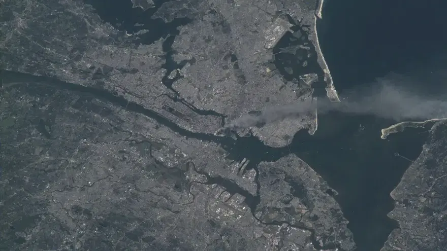 NEW YORK'TAN YÜKSELEN DUMANI GÖRDÜ 1