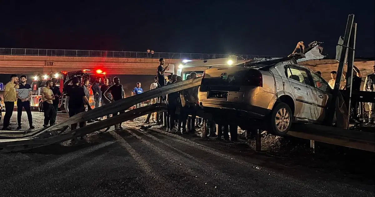 Çelik bariyerlere çarptı. 17 yaşındaki ehliyetsiz sürücüsü öldü