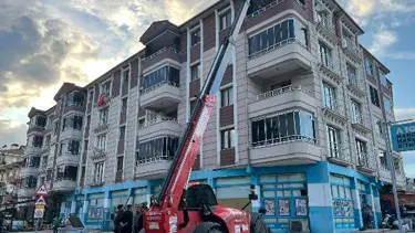 250 kiloluk kişinin cenazesi forkliftle indirildi