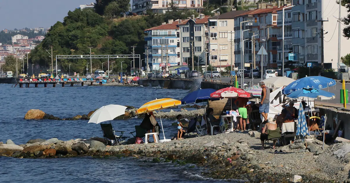 Tatilcilerin uğrak noktası Çınarcık'ta denize girmek yasaklandı
