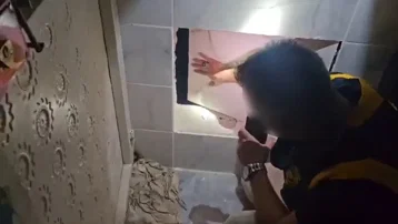 Tasarlayarak öldürme suçundan aranıyordu, fayansla kaplı gizli bölmede yakalandı