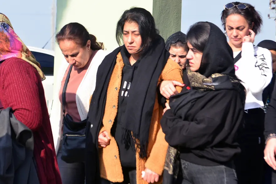 AĞITLARI YÜREK YAKTI

 4