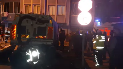 Geri manevra yapan çöp kamyonu can aldı