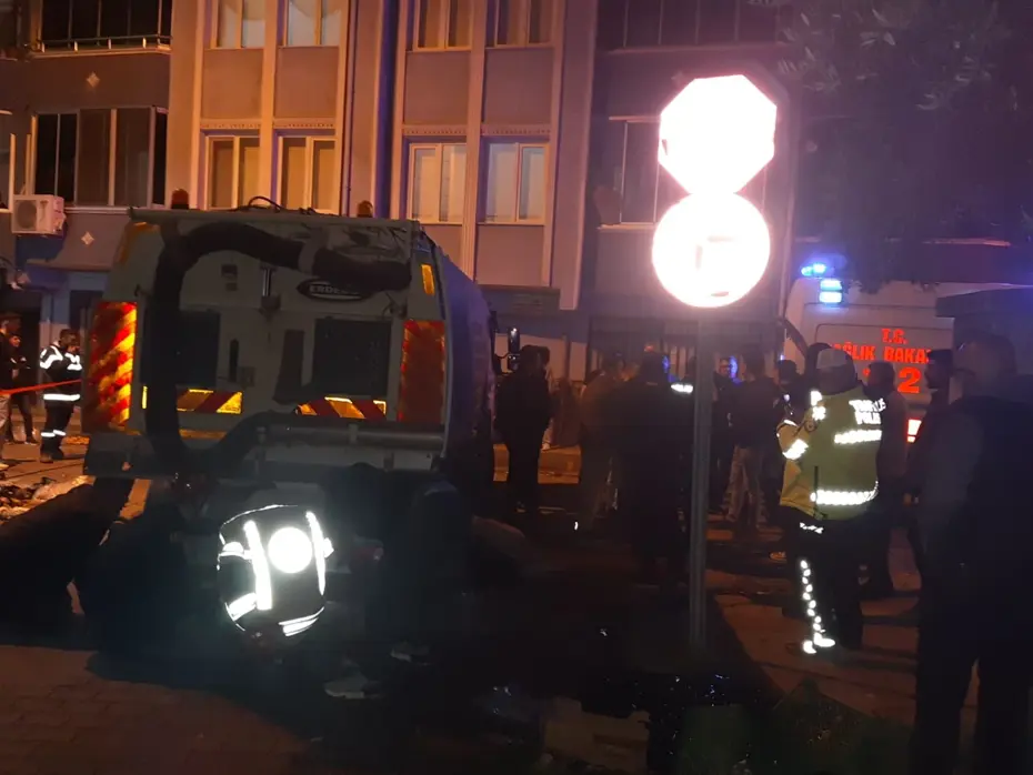 Geri manevra yapan çöp kamyonu can aldı