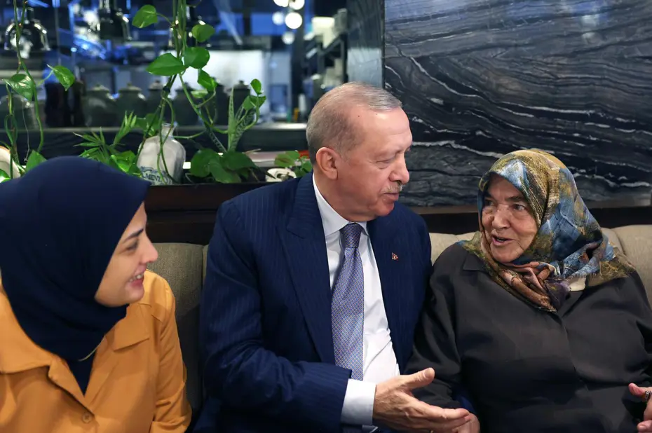 Cumhurbaşkanı Erdoğan'dan sürpriz kafe ziyareti 