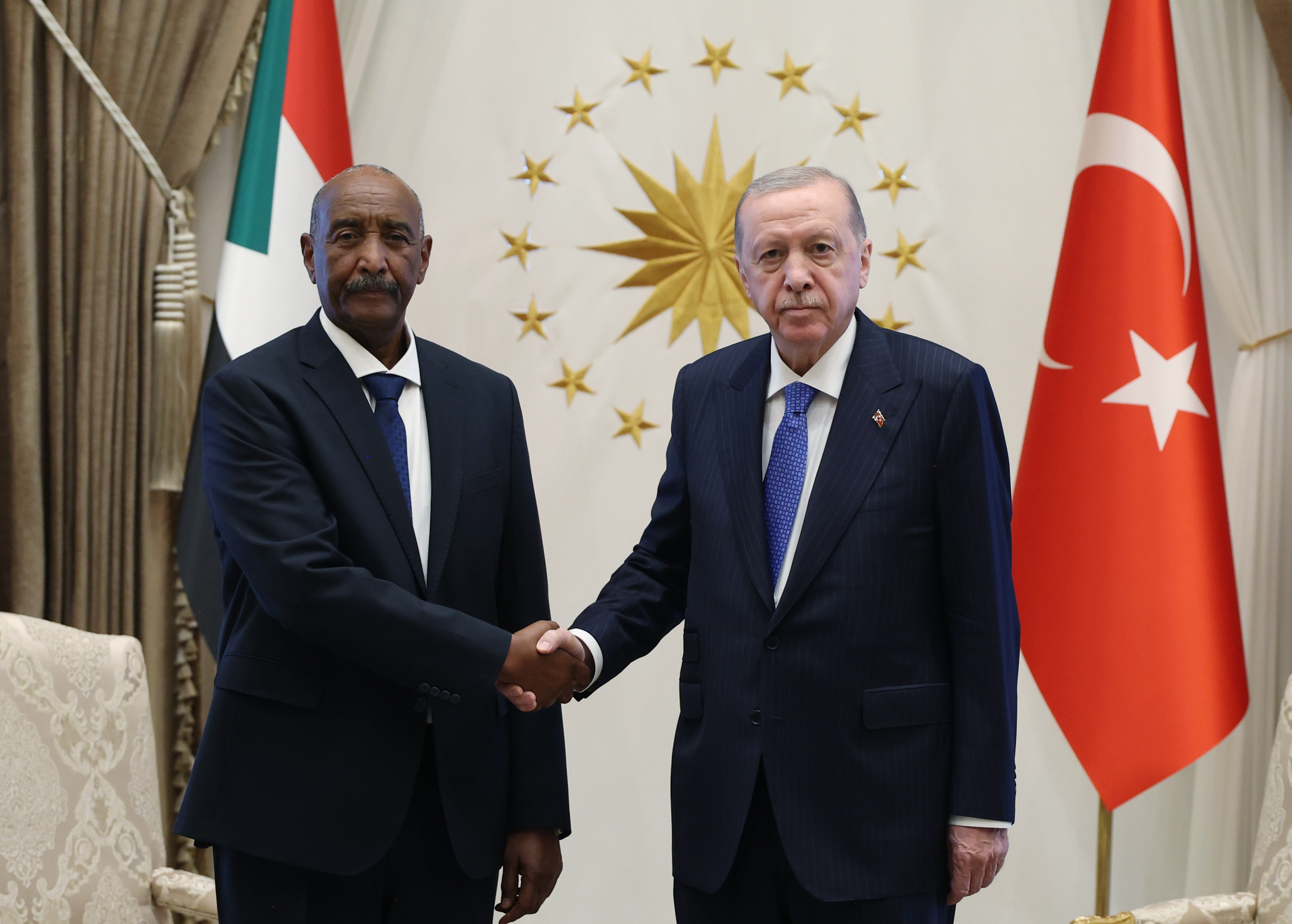 Cumhurbaşkanı Erdoğan Sudan Egemenlik Konseyi Başkanı Burhan ile Görüştü