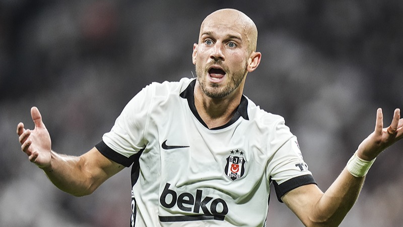 Ayrılığın eşiğinden döndü, Beşiktaş'ın vazgeçilmezi oldu
