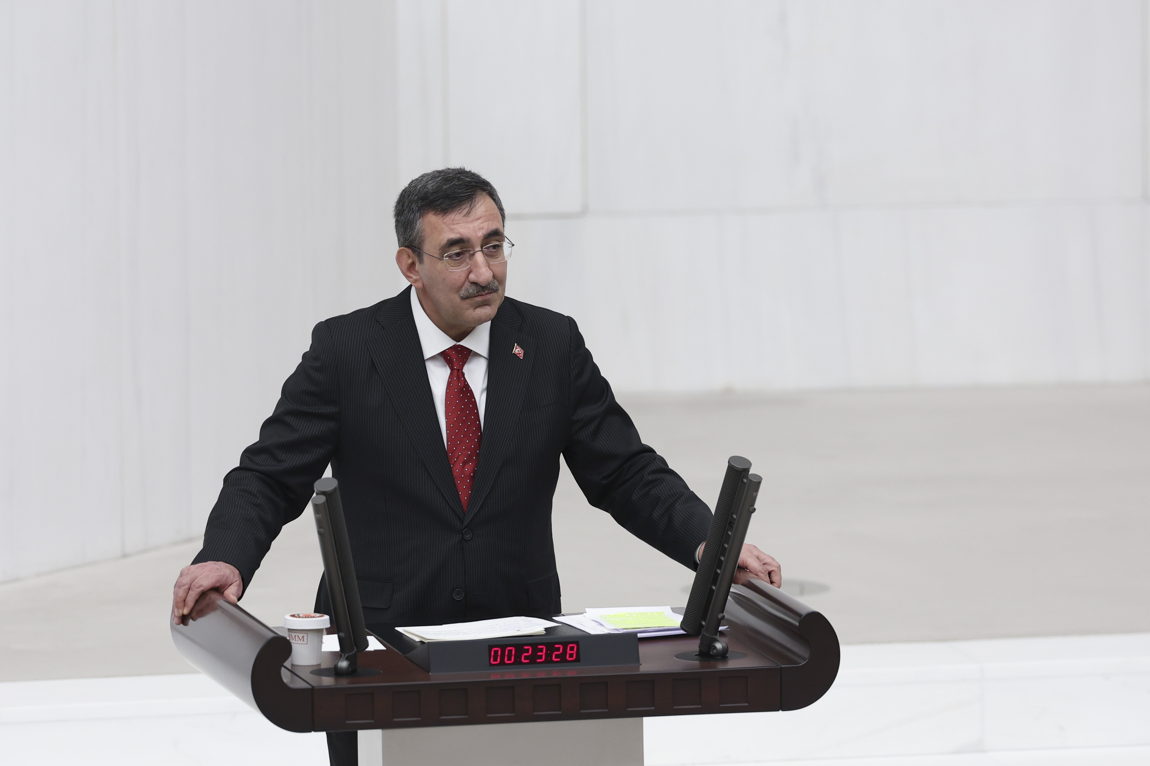 Cumhurbaşkanı Yardımcısı Yılmaz, fon soruşturması konusunda TBMM'yi bilgilendirecek