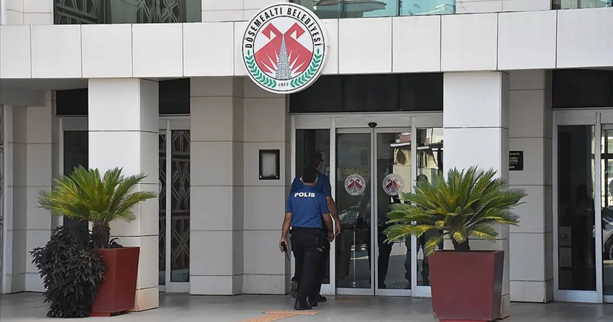 Döşemealtı Belediyesi'ne operasyon. Eski başkan dahil 22 kişi hakkında gözaltı kararı