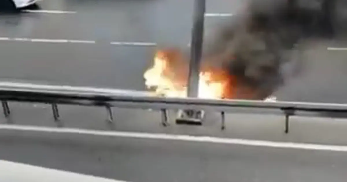 D-100'de korku dolu anlar. Motosiklet alev alev yandı