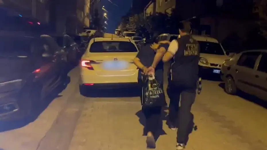 DAEŞ'e para aktaran 14 şüpheli yakalandı. 