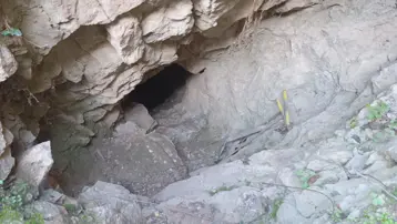 Amasya'da defineciler dağı resmen oymuş