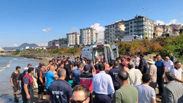 Boğulma tehlikesi geçirenleri kurtarmak isterken öldüler