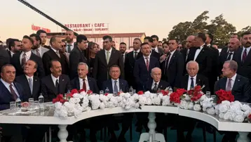 MHP Genel Başkanı Bahçeli, nikah şahidi oldu