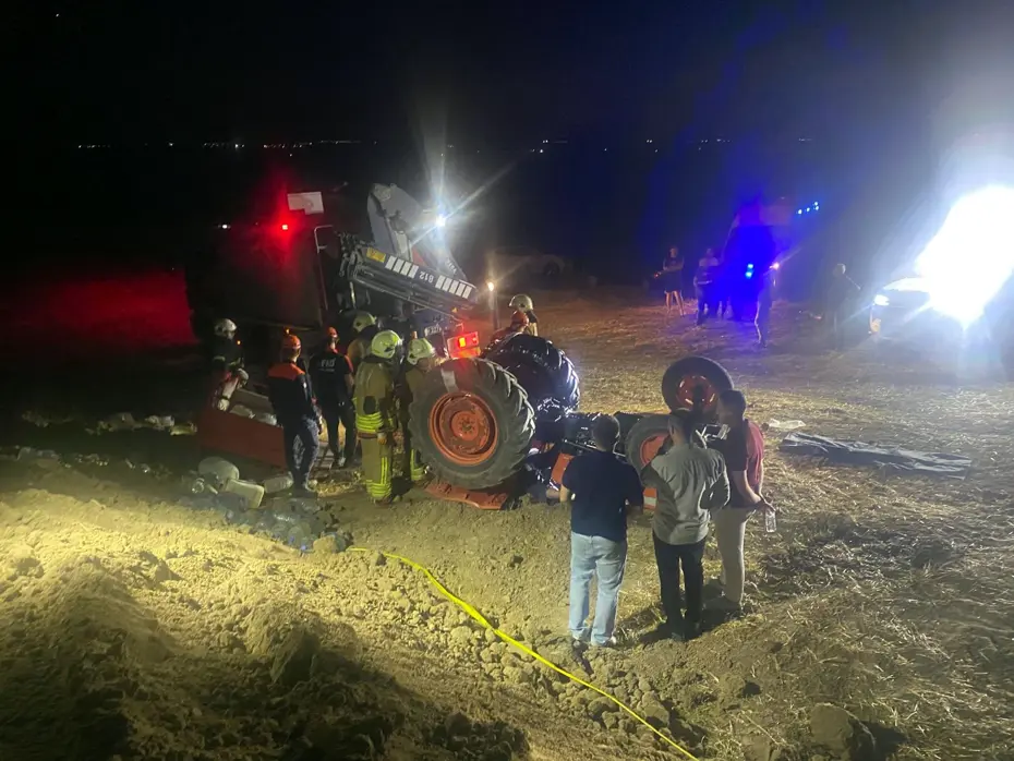 Devrilen traktörün altında kalan karı-koca hayatını kaybetti