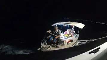 Didim açıklarında sürüklenen teknedeki 2 kişi kurtarıldı