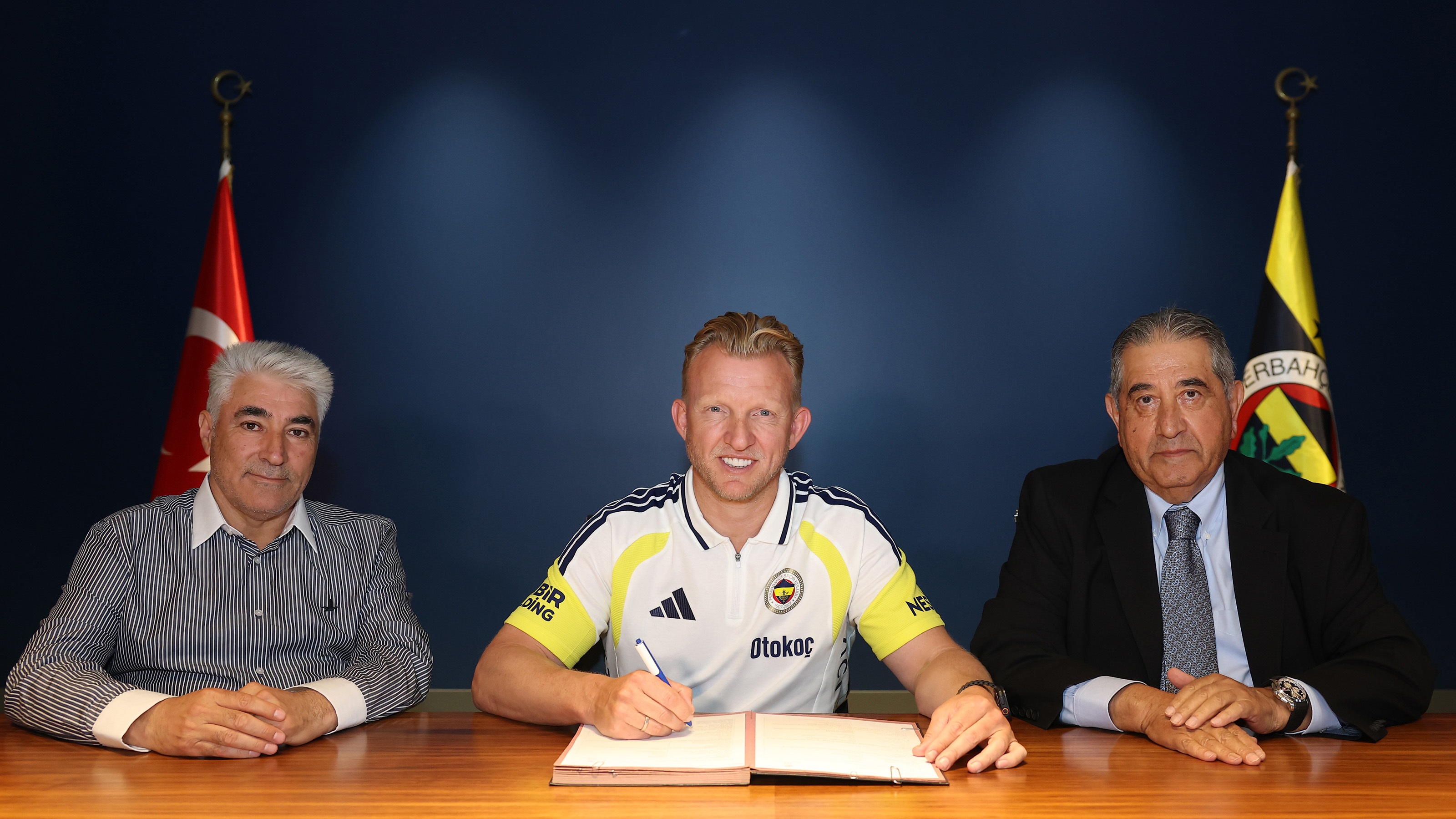 Dirk Kuyt 11 yıl sonra Fenerbahçe'ye döndü