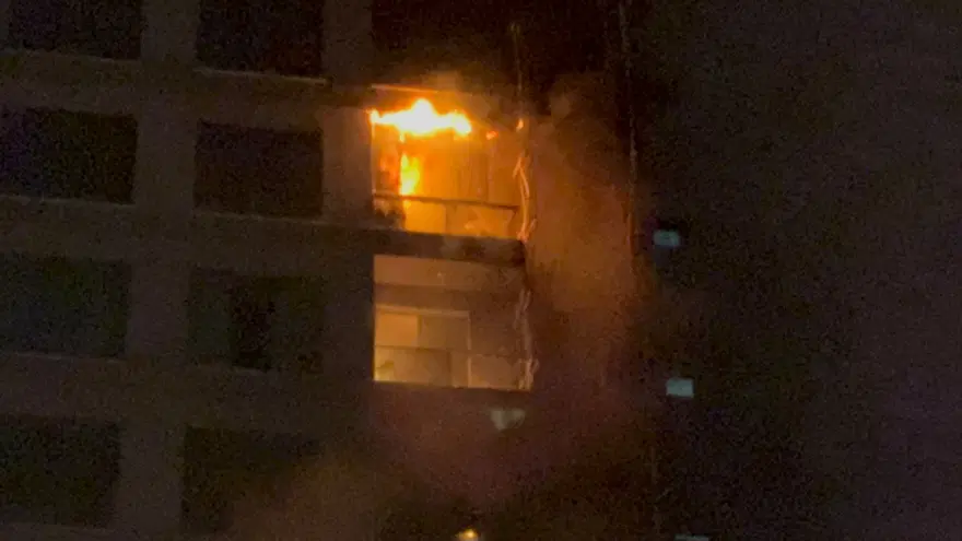 Diyarbakır'da plaza yangını. 3'ü itfaiye eri 5 kişi dumandan etkilendi 4 Diyarbakır'da plaza yangını. 3'ü itfaiye eri 5 kişi dumandan etkilendi 4