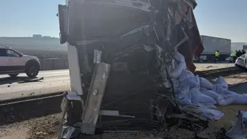 2 TIR 1 otomobilin karıştığı kazada: 1&#x27;i ağır 3 yaralı