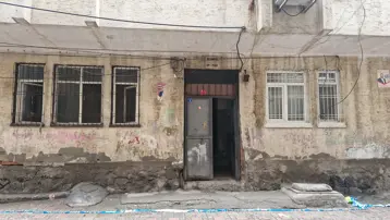Diyarbakır'da kolonlarından ses gelen apartman tahliye edildi