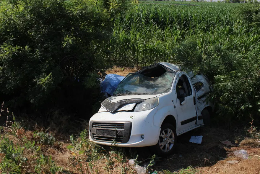 Düğünden dönen aileyi ölüm ayırdı 