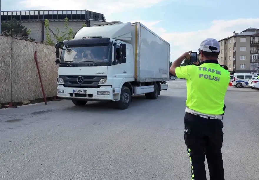 Düğün konvoyunda korna çaldı, ceza yedi. Makbuzu görünce tövbe etti 2