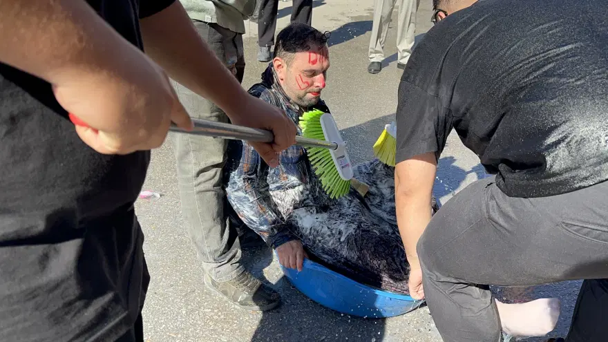 Damada düğün öncesi zorlu sınav: Şalvar giydi, leğende yıkandı 