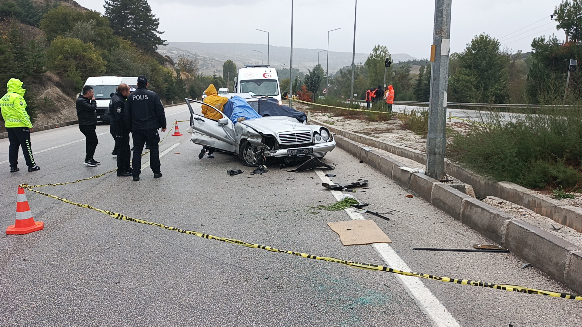 Düğüne giderken kaza yaptılar. 1 ölü, 4 yaralı