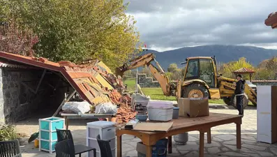 Karabağlar Yaylası'nda kaçak yapılar yıkılıyor