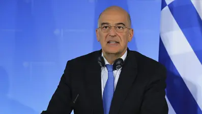 Yunan bakandan provokatif ziyaret. Dendias Sisam Adası'nı ziyaret etti