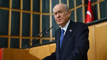 Bahçeli'den bayrak indirme provokasyonuna tepki: DEM Parti eş başkanları birinci derece sorumlu 