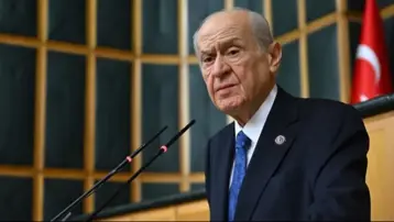 Bahçeli'den kürsü işgaline tepki. "Yeni bakanlarımızın sonuna kadar yanındayız"  