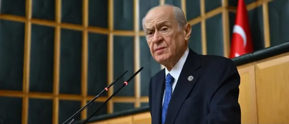 Bahçeli'den kürsü işgaline tepki. 