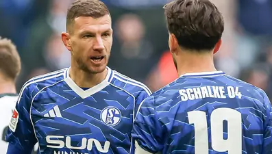 Edin Dzeko ve Kenan Karaman, Schalke'yi ipten aldı