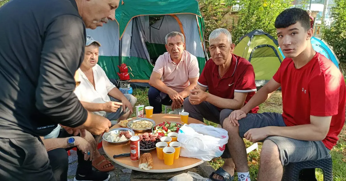 Edirne doldu taştı: Otellerde yer kalmadı, çadırlarda kalıyorlar