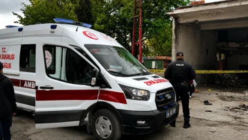 Elektrik direğinden düşen hurdacı yaşamını yitirdi