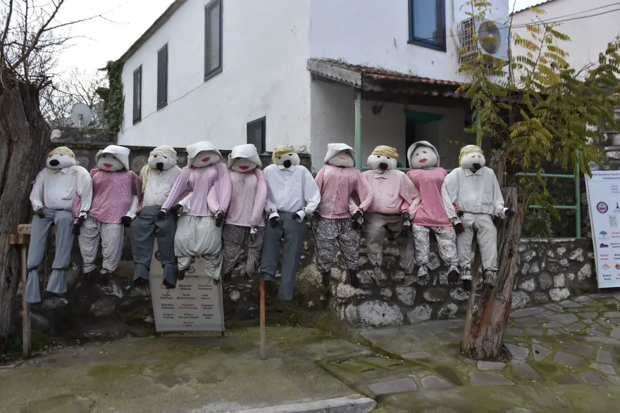 "SANATLA İÇ İÇEYİZ"

 3