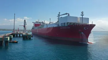 Bakan Bayraktar Ertuğrul Gazi Gemisi'ni paylaştı.  "100'üncü ship-to-ship operasyonunu tamamladı" 