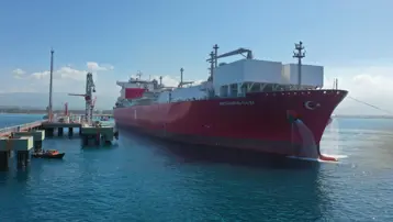 Bakan Bayraktar Ertuğrul Gazi Gemisi'ni paylaştı. "100'üncü ship-to-ship operasyonunu tamamladı"