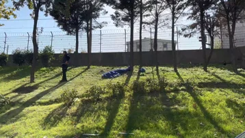 Esenler'de boş arazide erkek cesedi bulundu