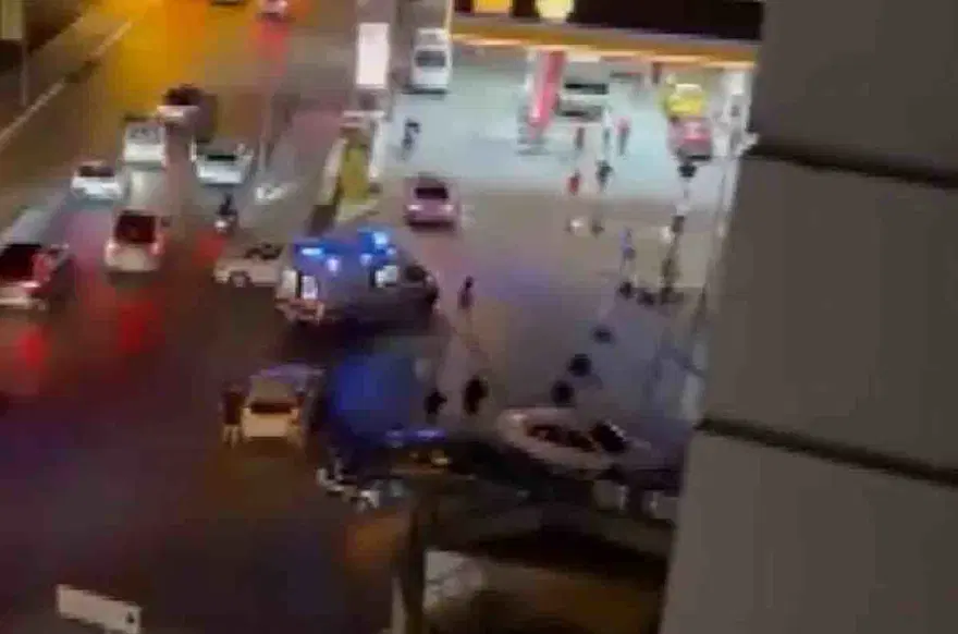Korsan taksici emekli başpolis, ceza yazan polise ateş açtı. 1 şehit 2 Korsan taksici emekli başpolis, ceza yazan polise ateş açtı. 1 şehit 2