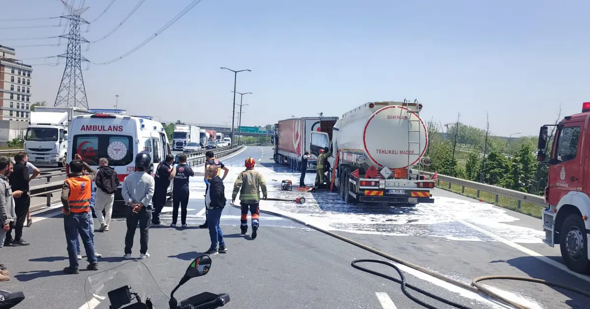 İstanbul'da trafiği durduran kaza: TEM'de Mahmutbey yönü kapandı