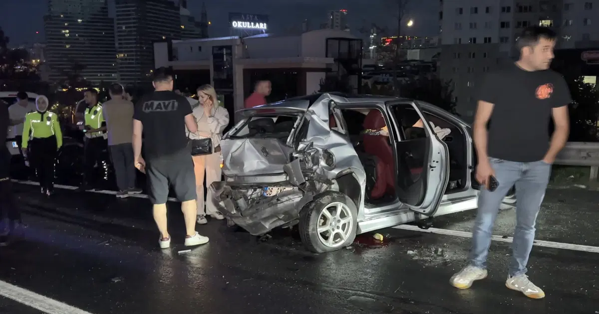 Esenyurt'ta 11 araç birbirine girdi. 2'si ağır 6 yaralı
