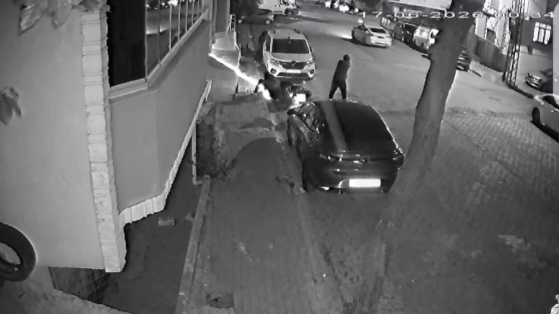 Esenyurt’ta iki grup arasında silahlı çatışma. Çok sayıda araca kurşun isabet etti