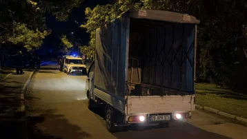 Eşi tarafından zorla tutulduğu araçtan atlayan kadın ağır yaralandı